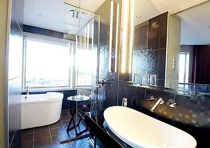Clarion Hotel Bergen Airport 4*,